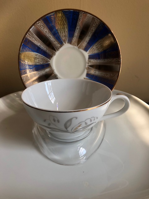 Cup and Saucer Stands - Compact Clear Plastic - set of 12